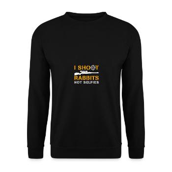 I Shoot Rabbits Not Selfies - Unisex Pullover - Schwarz - Vorne - Alina (178cm) & Michal (187cm)