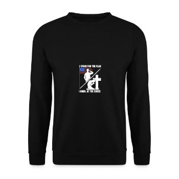 I Stand for The Flag I Kneel for The Cross - Unisex Pullover - Schwarz - Vorne - Alina (178cm) & Michal (187cm)
