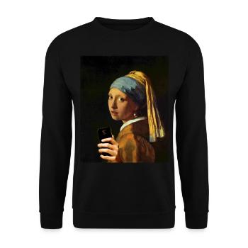 Vermeer Mädchen mit Perlenohrring und Smartphone - Unisex Pullover - Schwarz - Vorne - Alina (178cm) & Michal (187cm)