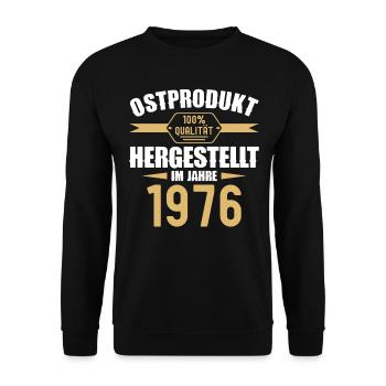 Ostprodukt 46 Geburtstag Mann Frau Jahrgang 1976 - Unisex Pullover - Schwarz - Vorne - Alina (178cm) & Michal (187cm)