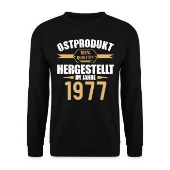 Ostprodukt 45 Geburtstag Mann Frau Jahrgang 1977 - Unisex Pullover - Schwarz - Vorne - Alina (178cm) & Michal (187cm)