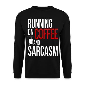 "Running on Coffee and Sarcasm" Modern und mutig - Unisex Pullover - Schwarz - Vorne - Alina (178cm) & Michal (187cm)