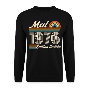 Cadeau Anniversaire 50 ans - Né mai 1976 - Sweat-shirt Unisexe - noir - Devant - Alina (178cm) & Michal (187cm)