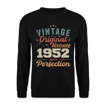 Legendary since November 1952 - 1952 - Unisex Sweatshirt - black - Front - Alina (178cm) & Michal (187cm)