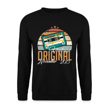 Born in November 2013 Retro - Unisex Sweatshirt - black - Front - Alina (178cm) & Michal (187cm)