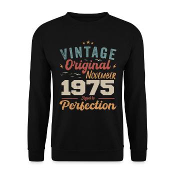 Legendär Seit November 1975 - 1975 - Unisex Pullover - Schwarz - Vorne - Alina (178cm) & Michal (187cm)