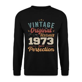 Legendär Seit November 1973 - 1973 - Unisex Pullover - Schwarz - Vorne - Alina (178cm) & Michal (187cm)