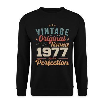 Legendär Seit November 1977 - 1977 - Unisex Pullover - Schwarz - Vorne - Alina (178cm) & Michal (187cm)
