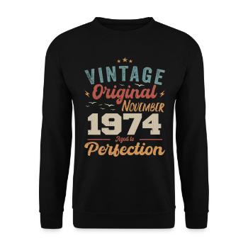 Legendary since November 1974 - 1974 - Unisex Sweatshirt - black - Front - Alina (178cm) & Michal (187cm)