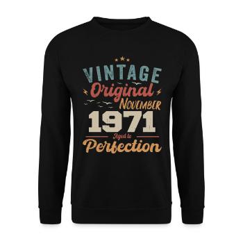 Legendary since November 1971 - 1971 - Unisex Sweatshirt - black - Front - Alina (178cm) & Michal (187cm)
