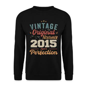 Legendär Seit November 2015 - 2015 - Unisex Pullover - Schwarz - Vorne - Alina (178cm) & Michal (187cm)