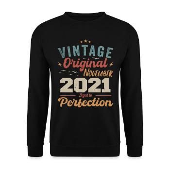 Legendär Seit November 2021 - 2021 - Unisex Pullover - Schwarz - Vorne - Alina (178cm) & Michal (187cm)