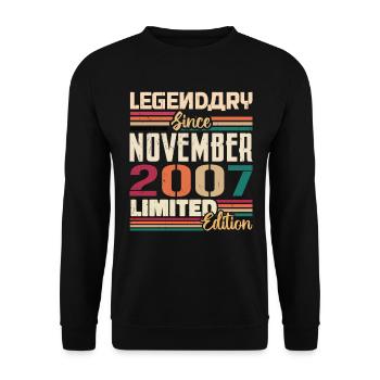 Légendaire depuis novembre 2007 - Cadeau 2007 - Sweat-shirt Unisexe - noir - Devant - Alina (178cm) & Michal (187cm)
