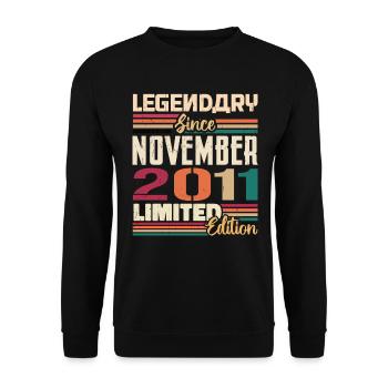 Légendaire depuis novembre 2011 - Cadeau 2011 - Sweat-shirt Unisexe - noir - Devant - Alina (178cm) & Michal (187cm)