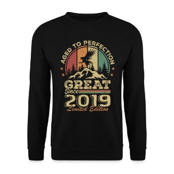 Anniversaire vintage 2019 - idée cadeau rétro 2019 - Sweat-shirt Unisexe - noir - Devant - Alina (178cm) & Michal (187cm)