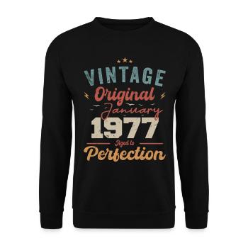 Januar 1977 Legende seit 47 Jahren - Unisex Pullover - Schwarz - Vorne - Alina (178cm) & Michal (187cm)