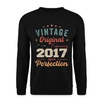 Né en février 2017 millésime 2017 anniversaire - Sweat-shirt Unisexe - noir - Devant - Alina (178cm) & Michal (187cm)
