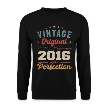 Born in February 2016 vintage 2016 birthday - Unisex Sweatshirt - black - Front - Alina (178cm) & Michal (187cm)