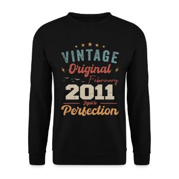 Born in February 2011 vintage 2011 birthday - Unisex Sweatshirt - black - Front - Alina (178cm) & Michal (187cm)