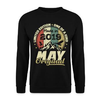 Vintage Anniversary Gift Made in May 2019 - Unisex Sweatshirt - black - Front - Alina (178cm) & Michal (187cm)