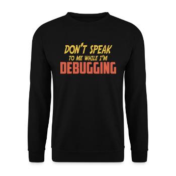 Sprich mich nicht an während ich debugge - Unisex Pullover - Schwarz - Vorne - Alina (178cm) & Michal (187cm)