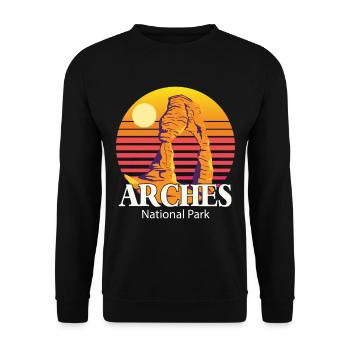 Nationalpark Arches in Utah mit Canyons Mountains - Unisex Pullover - Schwarz - Vorne - Alina (178cm) & Michal (187cm)