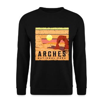 National Park Souvenir Retro Utah Arches Hike - Unisex Sweatshirt - black - Front - Alina (178cm) & Michal (187cm)