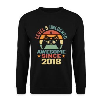 Level 5 Unlocked Awesome 2018 Video Gamer 5th - Unisex Sweatshirt - black - Front - Alina (178cm) & Michal (187cm)