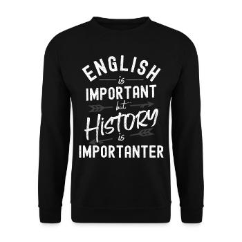 Englisch ist wichtig, aber Geschichte ist noch wichtiger - Unisex Pullover - Schwarz - Vorne - Alina (178cm) & Michal (187cm)