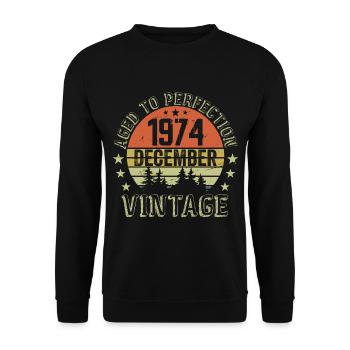 Retro Geburtstagsgeschenk - Geboren im Dezember 1974 - Unisex Pullover - Schwarz - Vorne - Alina (178cm) & Michal (187cm)