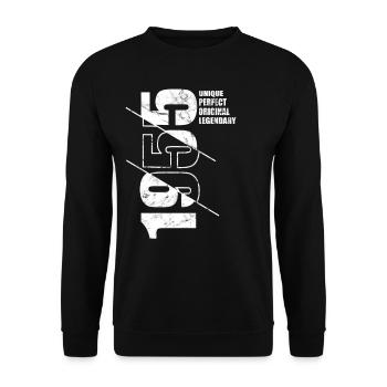 Original légendaire - Né en 1955 Anniversaire - Sweat-shirt Unisexe - noir - Devant - Alina (178cm) & Michal (187cm)