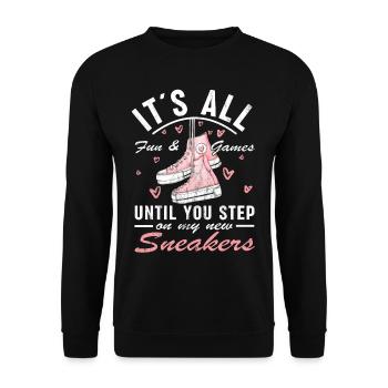 "Du Tritt Auf Meine Turnschuhe" Schuhe Fan - Unisex Pullover - Schwarz - Vorne - Alina (178cm) & Michal (187cm)