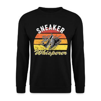 "Sneaker Whisperer" Sneaker -Sammler -Sneaker - Unisex Pullover - Schwarz - Vorne - Alina (178cm) & Michal (187cm)