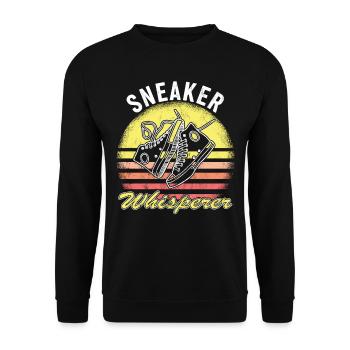 "Sneaker Whisperer" Sneaker -Sammler - Unisex Pullover - Schwarz - Vorne - Alina (178cm) & Michal (187cm)