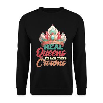 Real Queens Fix Each Other's Crowns 7 - Unisex Pullover - Schwarz - Vorne - Alina (178cm) & Michal (187cm)