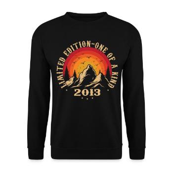 Vintage 2013 Rétro 2013 Cadeau anniversaire 2013 - Sweat-shirt Unisexe - noir - Devant - Alina (178cm) & Michal (187cm)