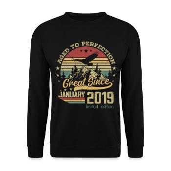 5 years Old to Perfection born: January 2019 - Unisex Sweatshirt - black - Front - Alina (178cm) & Michal (187cm)