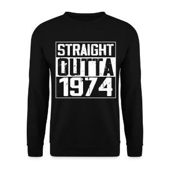 Straight Outta 1974 Retro 1974 Jubiläumsgeschenk - Unisex Pullover - Schwarz - Vorne - Alina (178cm) & Michal (187cm)