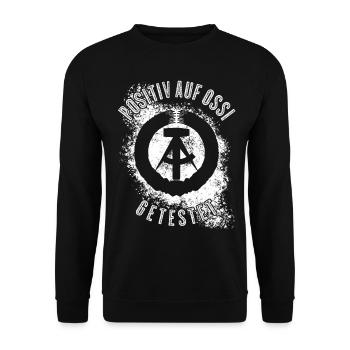 Ostdeutschland Ossi DDR - Unisex Pullover - Schwarz - Vorne - Alina (178cm) & Michal (187cm)