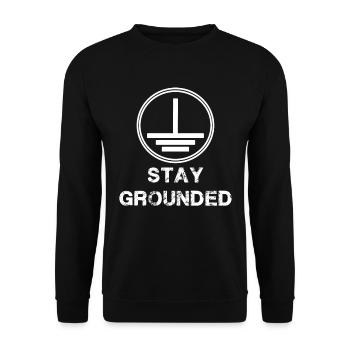 Stay Grounded - Elektriker Elektrotechnik - Unisex Pullover - Schwarz - Vorne - Alina (178cm) & Michal (187cm)