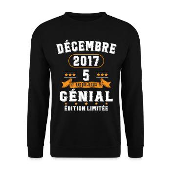 5 Ans Anniversaire Vintage Né(e) en Décembre 2017 - Sweat-shirt Unisexe - noir - Devant - Alina (178cm) & Michal (187cm)