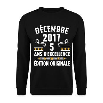 5 Ans Anniversaire Vintage Né(e) en Décembre 2017 - Sweat-shirt Unisexe - noir - Devant - Alina (178cm) & Michal (187cm)