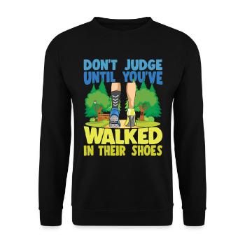 Don't Judge Until You've Walked In Their Shoes - Unisex Pullover - Schwarz - Vorne - Alina (178cm) & Michal (187cm)