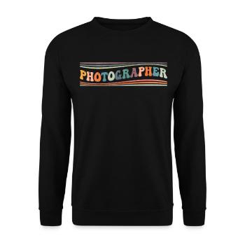 Groovy Photographer Fotografie Kamera - Unisex Pullover - Schwarz - Vorne - Alina (178cm) & Michal (187cm)