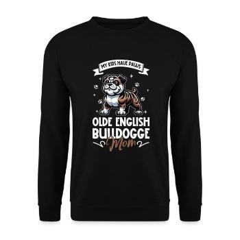 Olde English Bulldog Mom - Unisex Sweatshirt - black - Front - Alina (178cm) & Michal (187cm)
