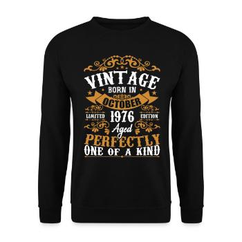 1976 Retro 1976 October Birthday October 1976 - Unisex Sweatshirt - black - Front - Alina (178cm) & Michal (187cm)