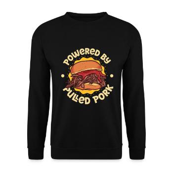 Powered by Pulled Pork Sandwich - Unisex Pullover - Schwarz - Vorne - Alina (178cm) & Michal (187cm)