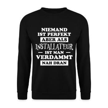 Installateur Spruch Heizung Installateur Geschenk - Unisex Pullover - Schwarz - Vorne - Alina (178cm) & Michal (187cm)