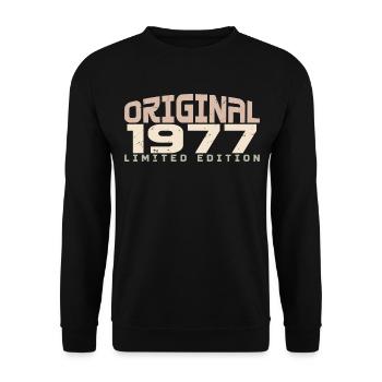 Jahrgang 1977 limitierte Auflage 1977 Geburtstag - Unisex Pullover - Schwarz - Vorne - Alina (178cm) & Michal (187cm)