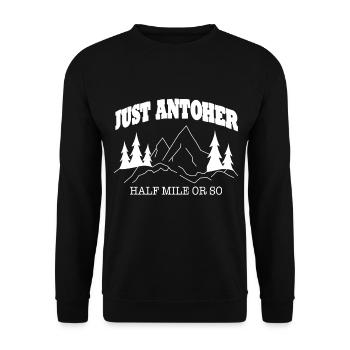 Lustiges Outdoor Outfit für Wanderer - Unisex Pullover - Schwarz - Vorne - Alina (178cm) & Michal (187cm)